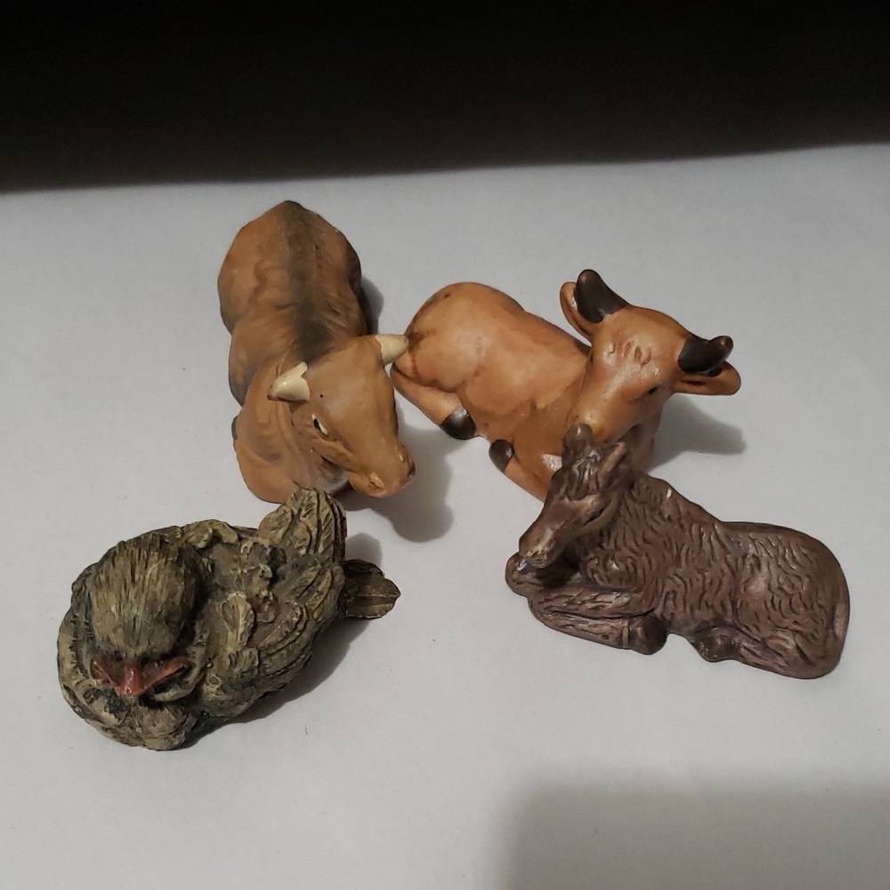 Nativity Holiday Collection Several Sculptural Figurine (4)